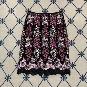 Tahari x Arthur S. Levine Vintage 90s Embroidered Floral Lace Trim Midi Skirt